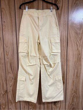 Butter yellow cargo pants wild fable size small